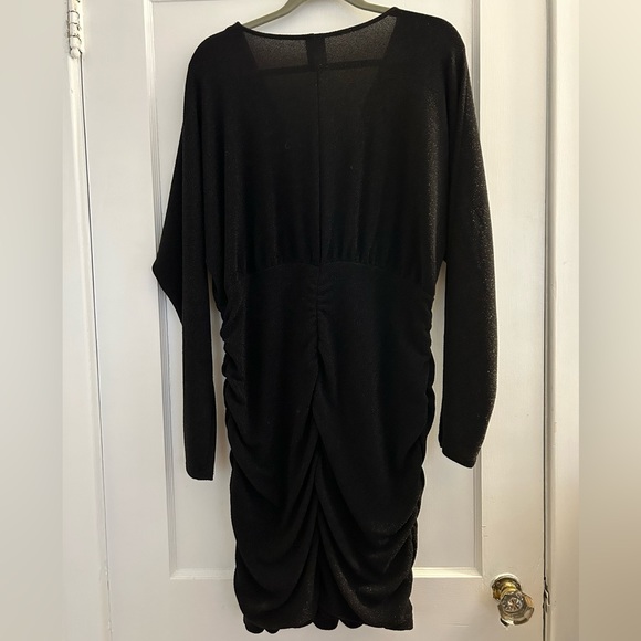Long sleeve shimmery body con dress - Picture 2 of 4